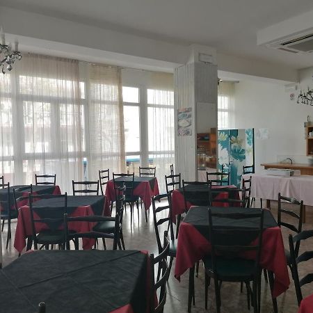Hotel Nova Dhely Rimini Eksteriør bilde