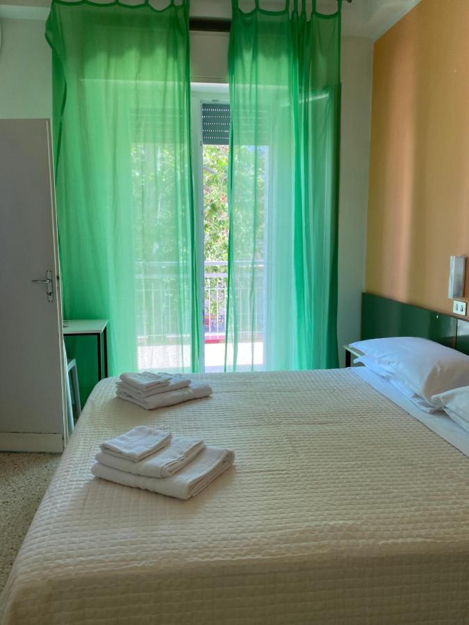 Hotel Nova Dhely Rimini Eksteriør bilde