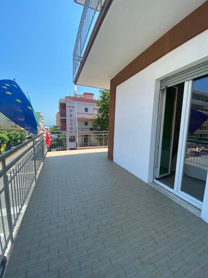 Hotel Nova Dhely Rimini Eksteriør bilde