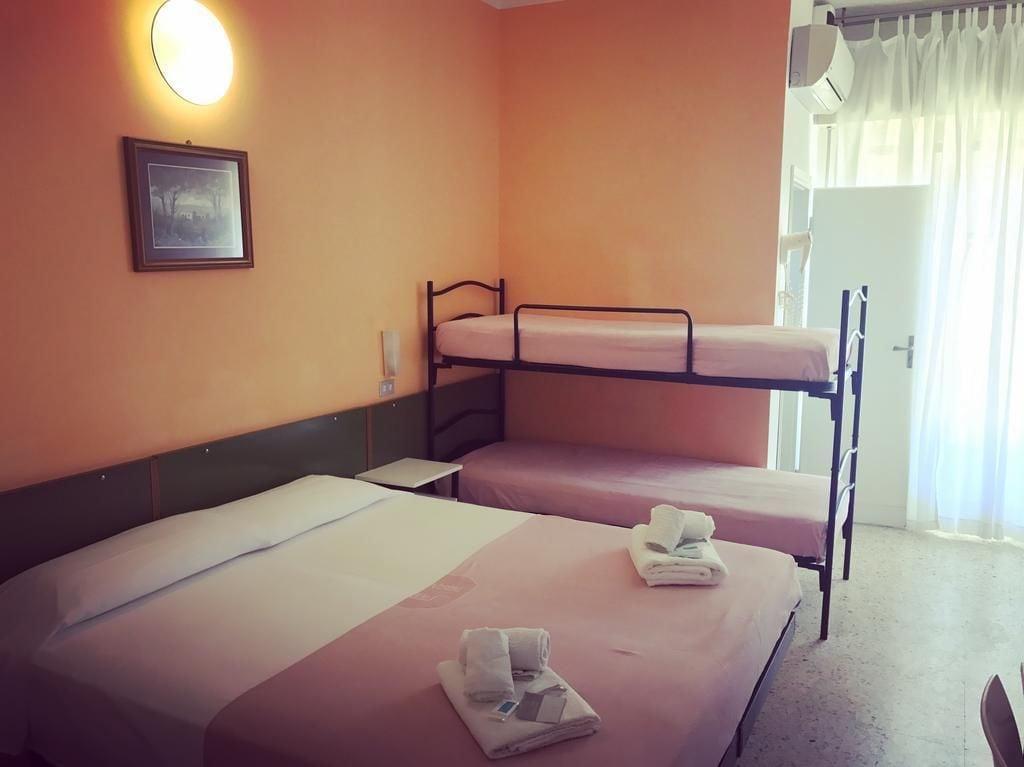 Hotel Nova Dhely Rimini Eksteriør bilde