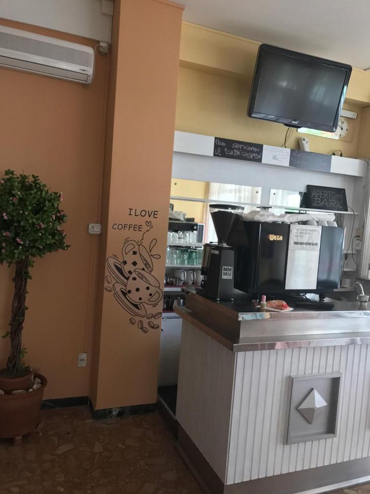 Hotel Nova Dhely Rimini Eksteriør bilde