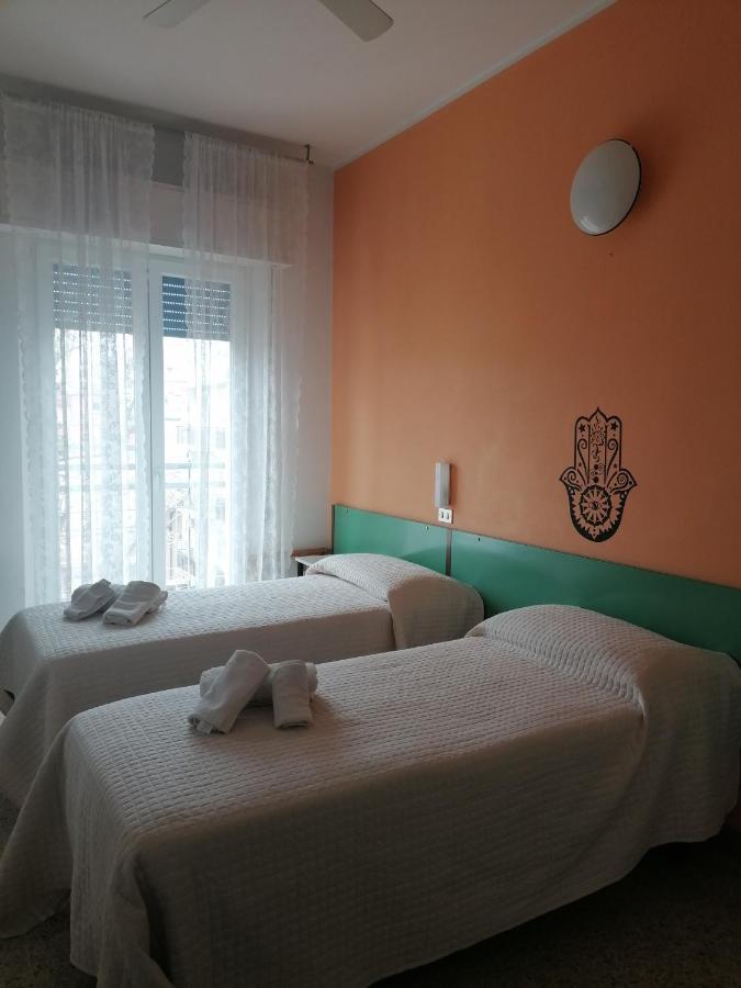 Hotel Nova Dhely Rimini Eksteriør bilde