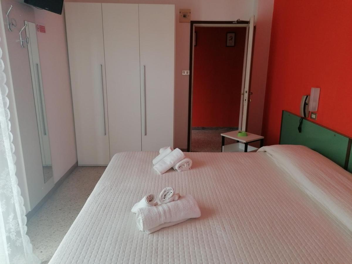 Hotel Nova Dhely Rimini Eksteriør bilde
