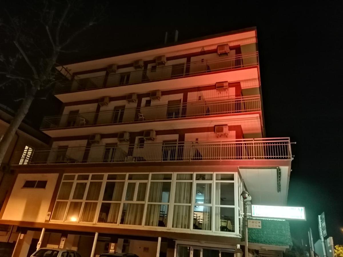 Hotel Nova Dhely Rimini Eksteriør bilde