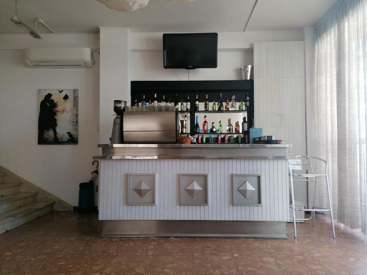 Hotel Nova Dhely Rimini Eksteriør bilde