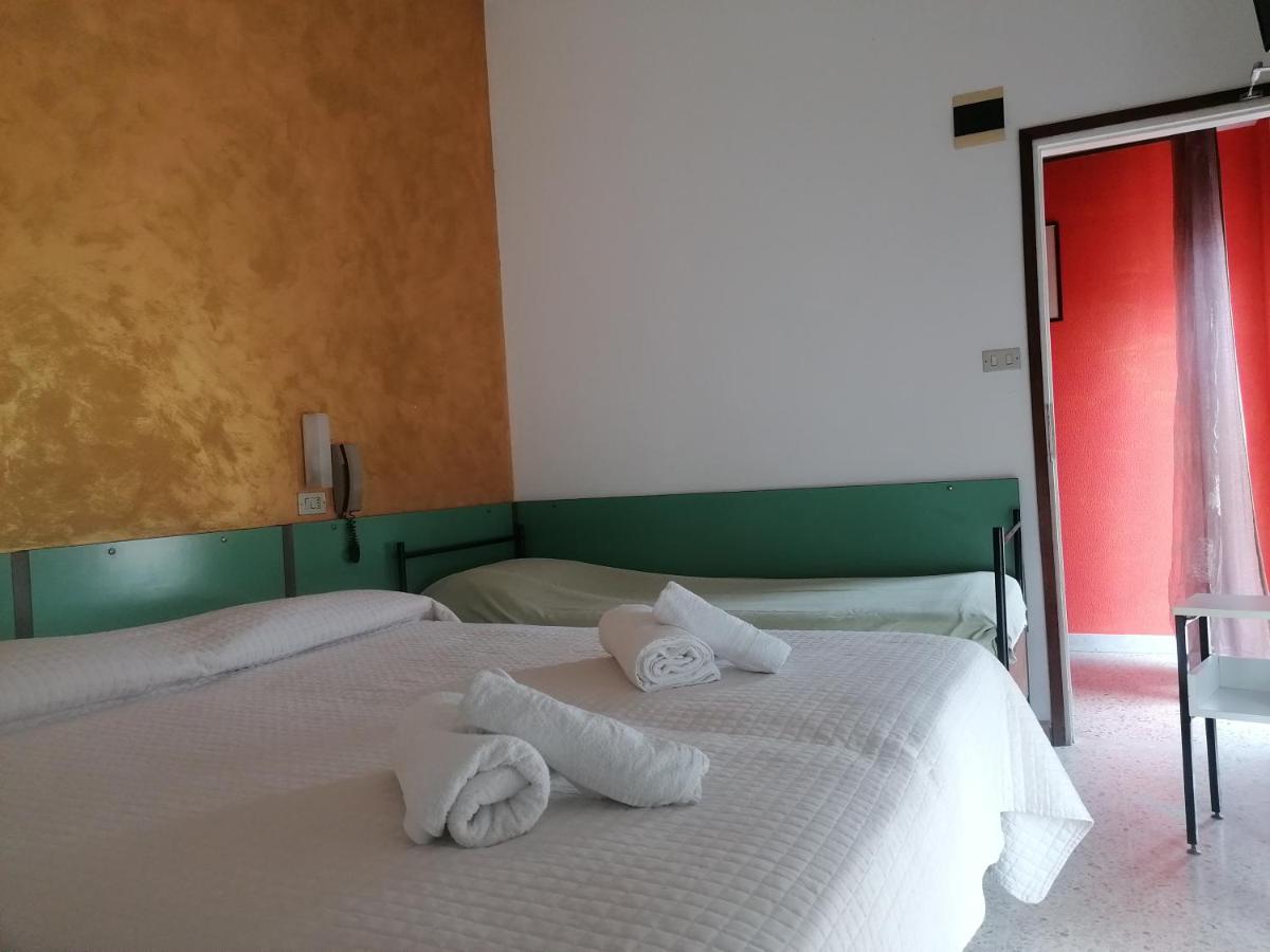 Hotel Nova Dhely Rimini Eksteriør bilde