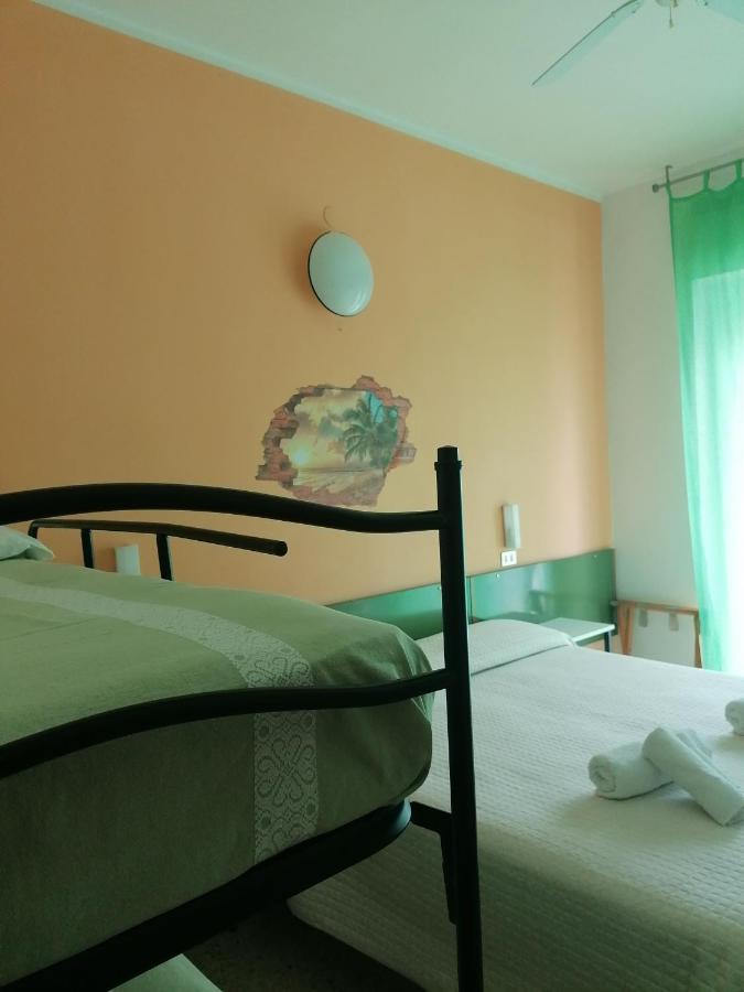 Hotel Nova Dhely Rimini Eksteriør bilde