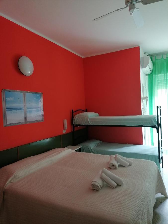 Hotel Nova Dhely Rimini Eksteriør bilde