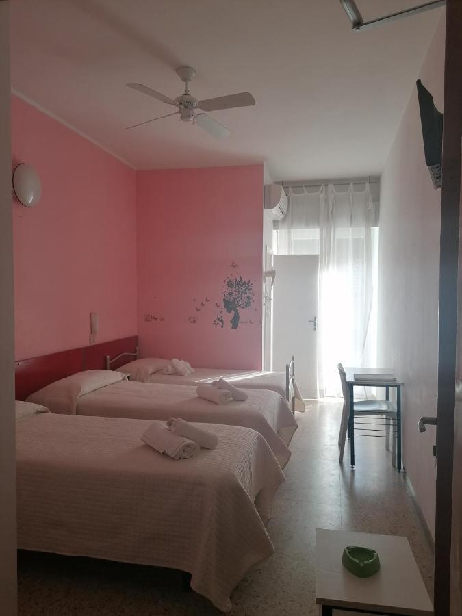 Hotel Nova Dhely Rimini Eksteriør bilde