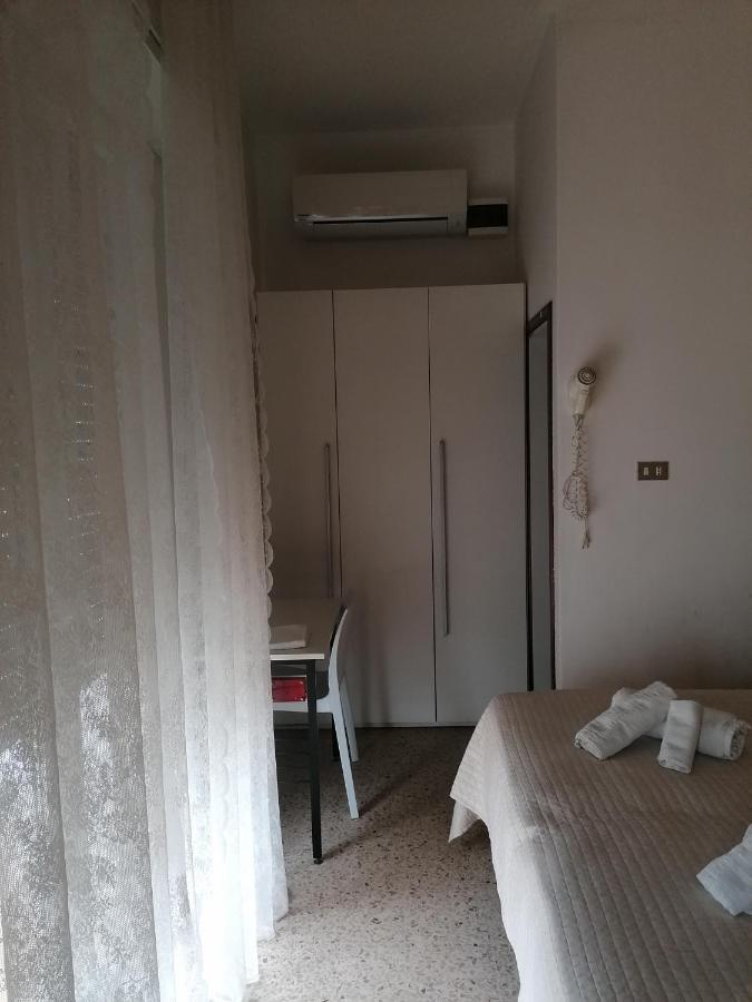 Hotel Nova Dhely Rimini Eksteriør bilde