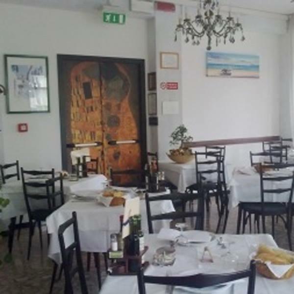 Hotel Nova Dhely Rimini Eksteriør bilde