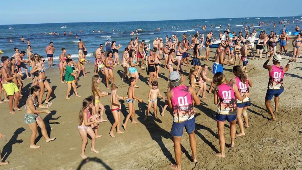 Hotel Nova Dhely Rimini Eksteriør bilde
